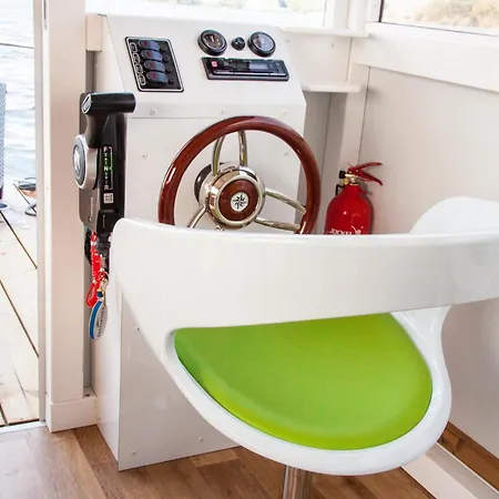 Botel Hausboot Saturn *