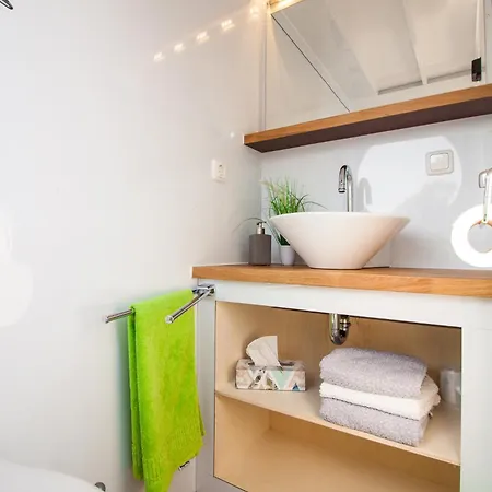 Båthotell Hausboot Saturn Schwerin (Mecklenburg-Vorpommern)