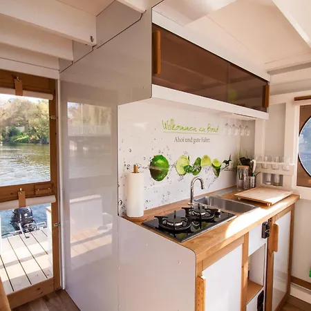 Hausboot Saturn Schwerin (Mecklenburg-Vorpommern)