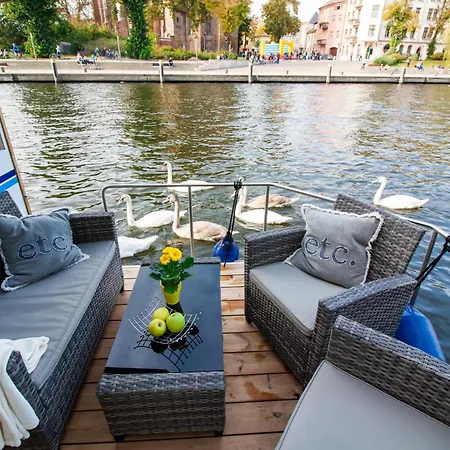 Båthotell Hausboot Saturn *