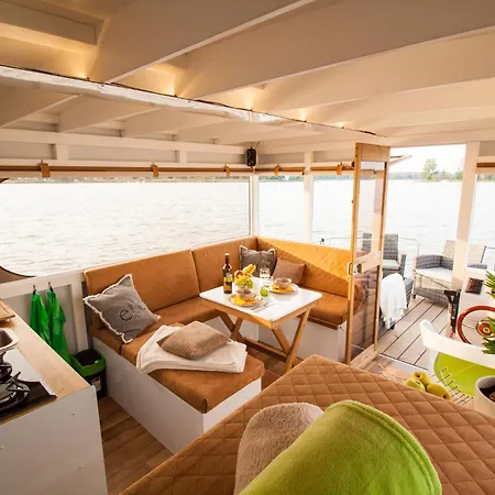 Hausboot Saturn