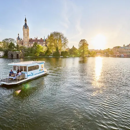 Båthotell Hausboot Saturn *